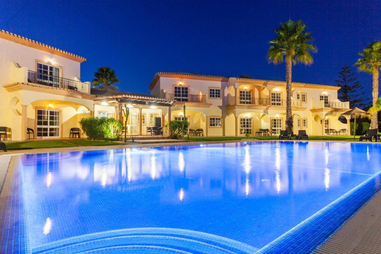Atalaia Sol Aparthotel - Tennis & Heated Pool In Winter Lagos Bagian luar foto