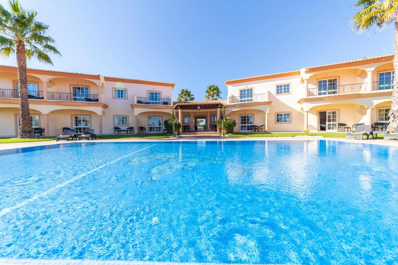 Atalaia Sol Aparthotel - Tennis & Heated Pool In Winter Lagos Bagian luar foto