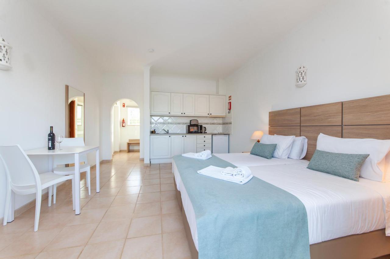 Atalaia Sol Aparthotel - Tennis & Heated Pool In Winter Lagos Bagian luar foto