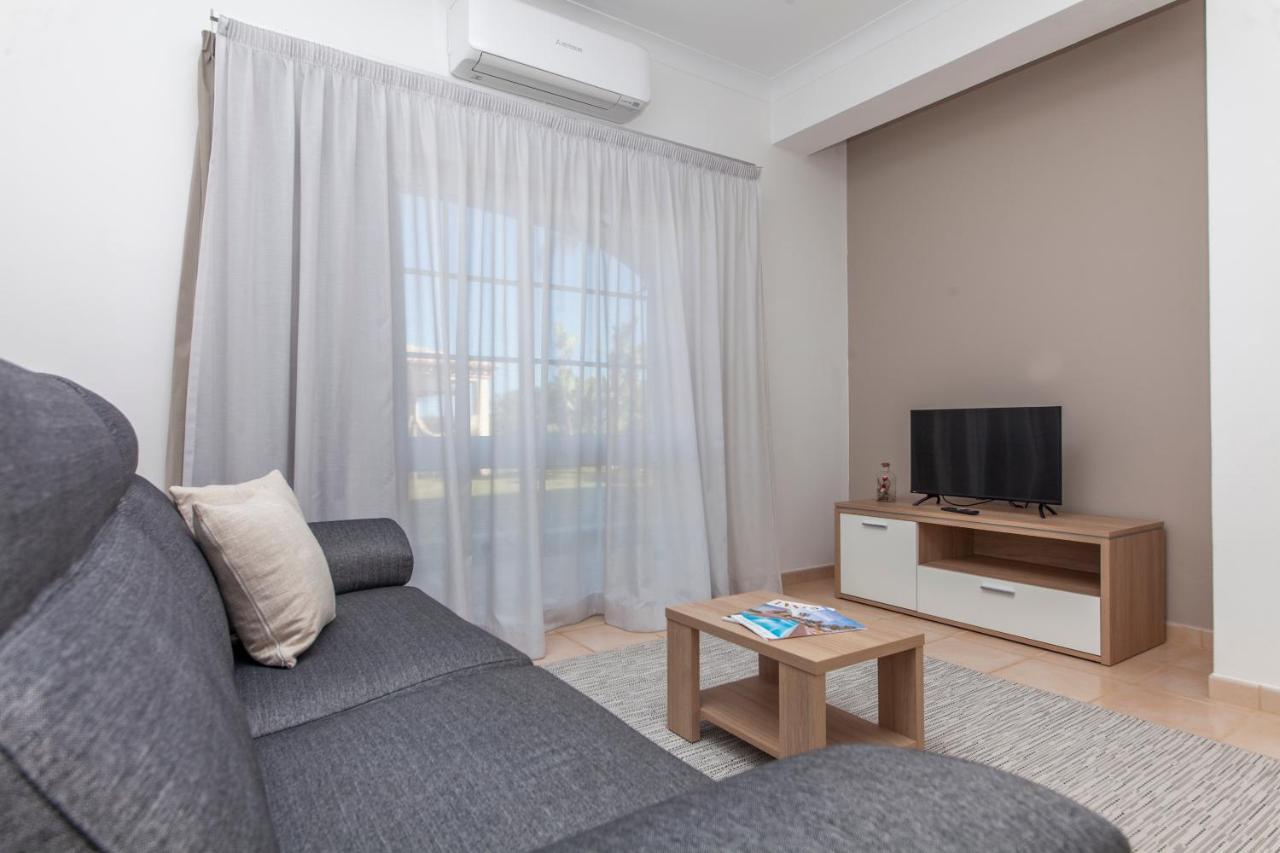 Atalaia Sol Aparthotel - Tennis & Heated Pool In Winter Lagos Bagian luar foto