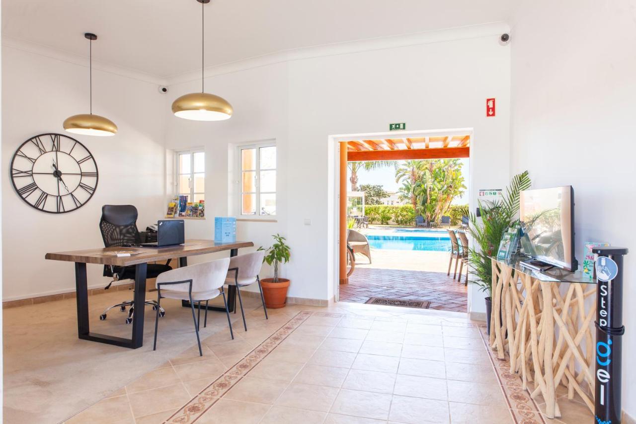 Atalaia Sol Aparthotel - Tennis & Heated Pool In Winter Lagos Bagian luar foto