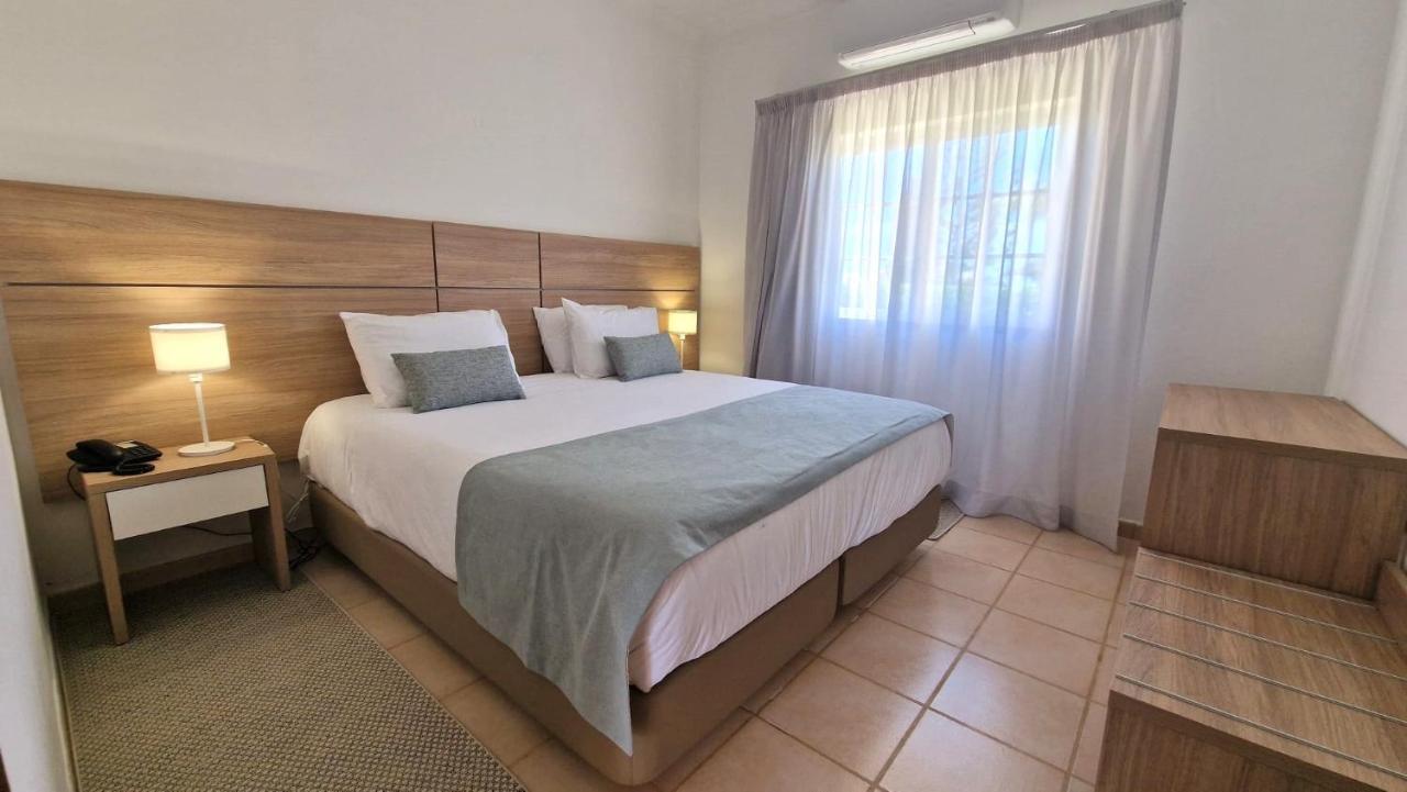 Atalaia Sol Aparthotel - Tennis & Heated Pool In Winter Lagos Bagian luar foto