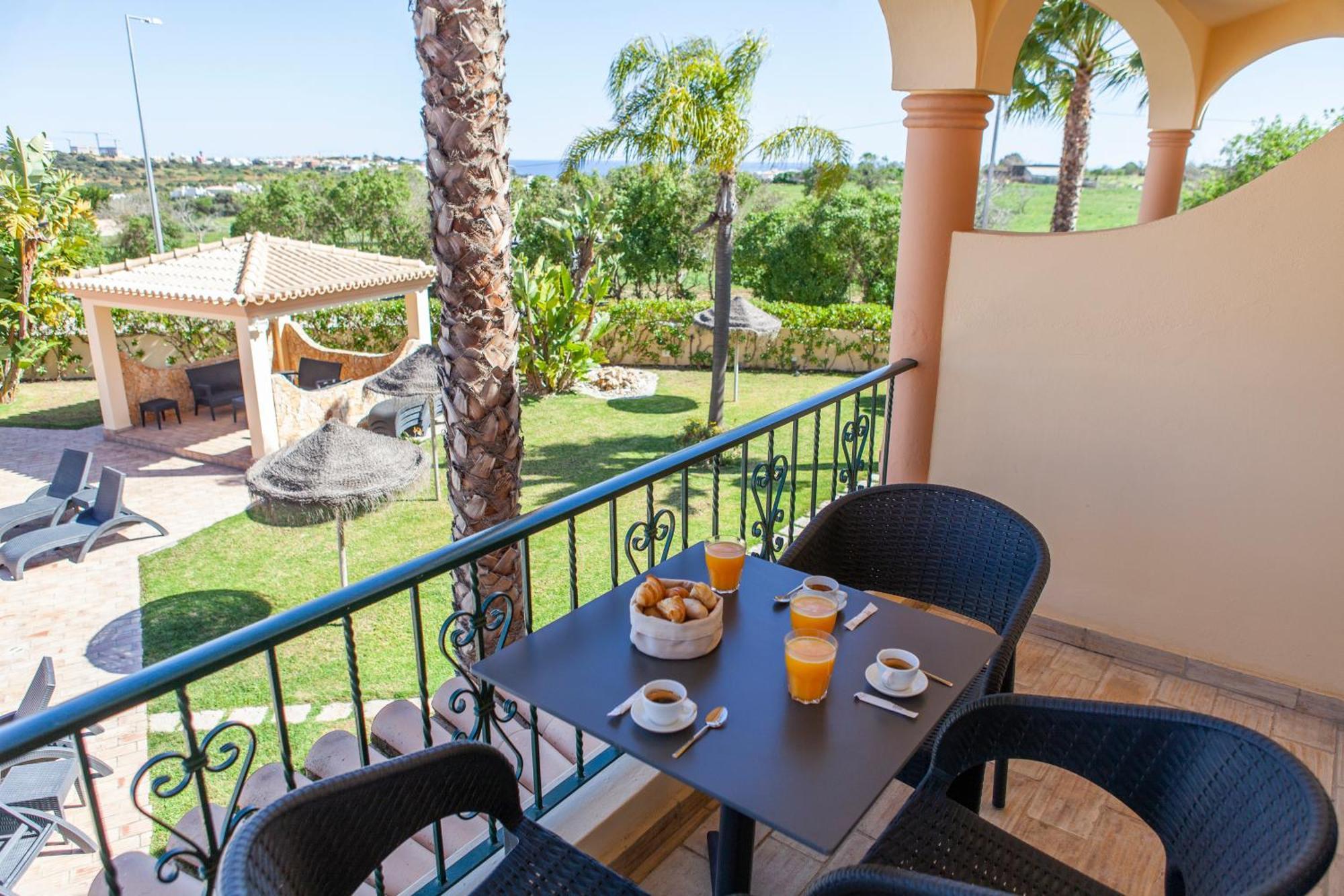 Atalaia Sol Aparthotel - Tennis & Heated Pool In Winter Lagos Bagian luar foto