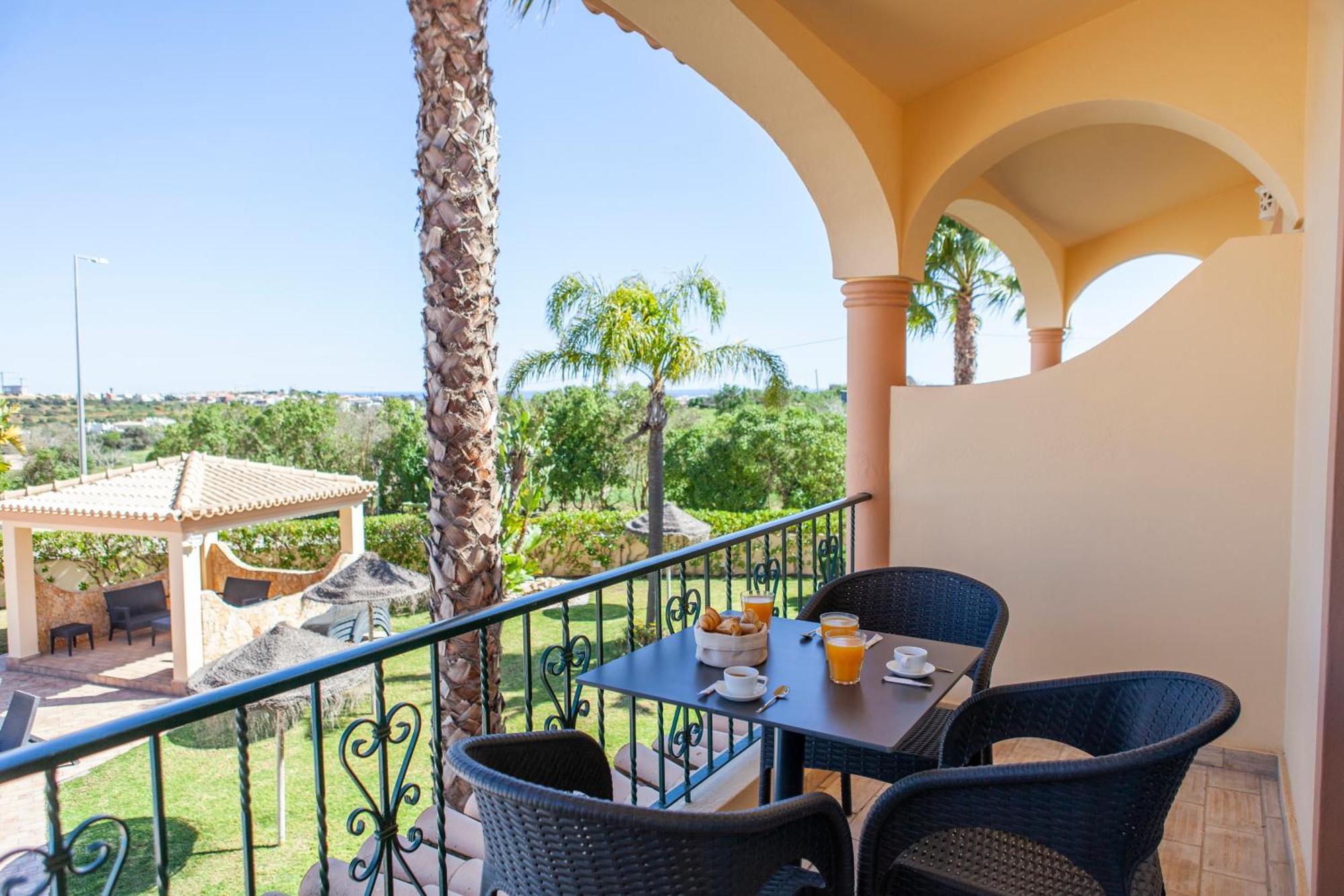 Atalaia Sol Aparthotel - Tennis & Heated Pool In Winter Lagos Bagian luar foto