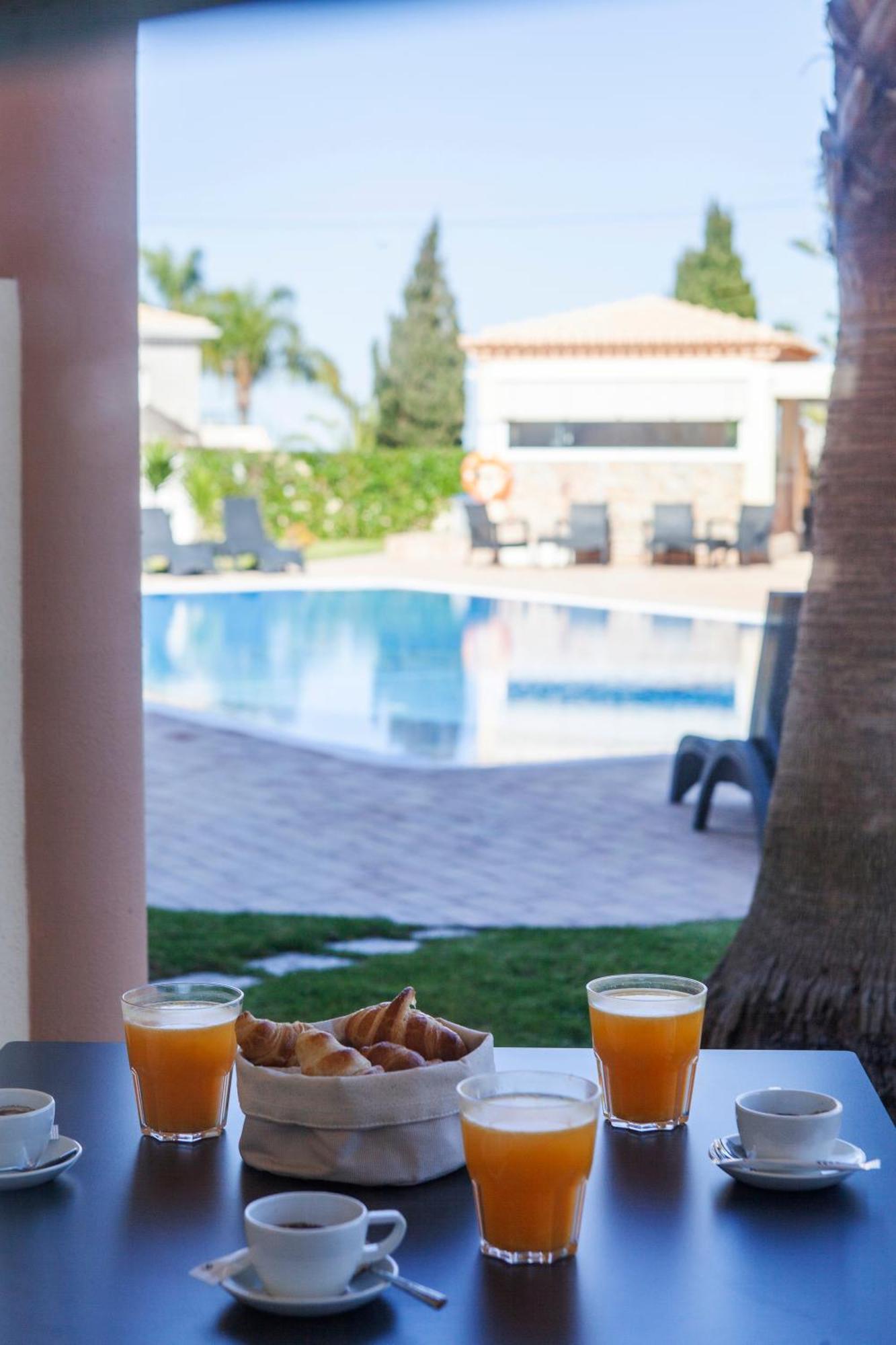 Atalaia Sol Aparthotel - Tennis & Heated Pool In Winter Lagos Bagian luar foto