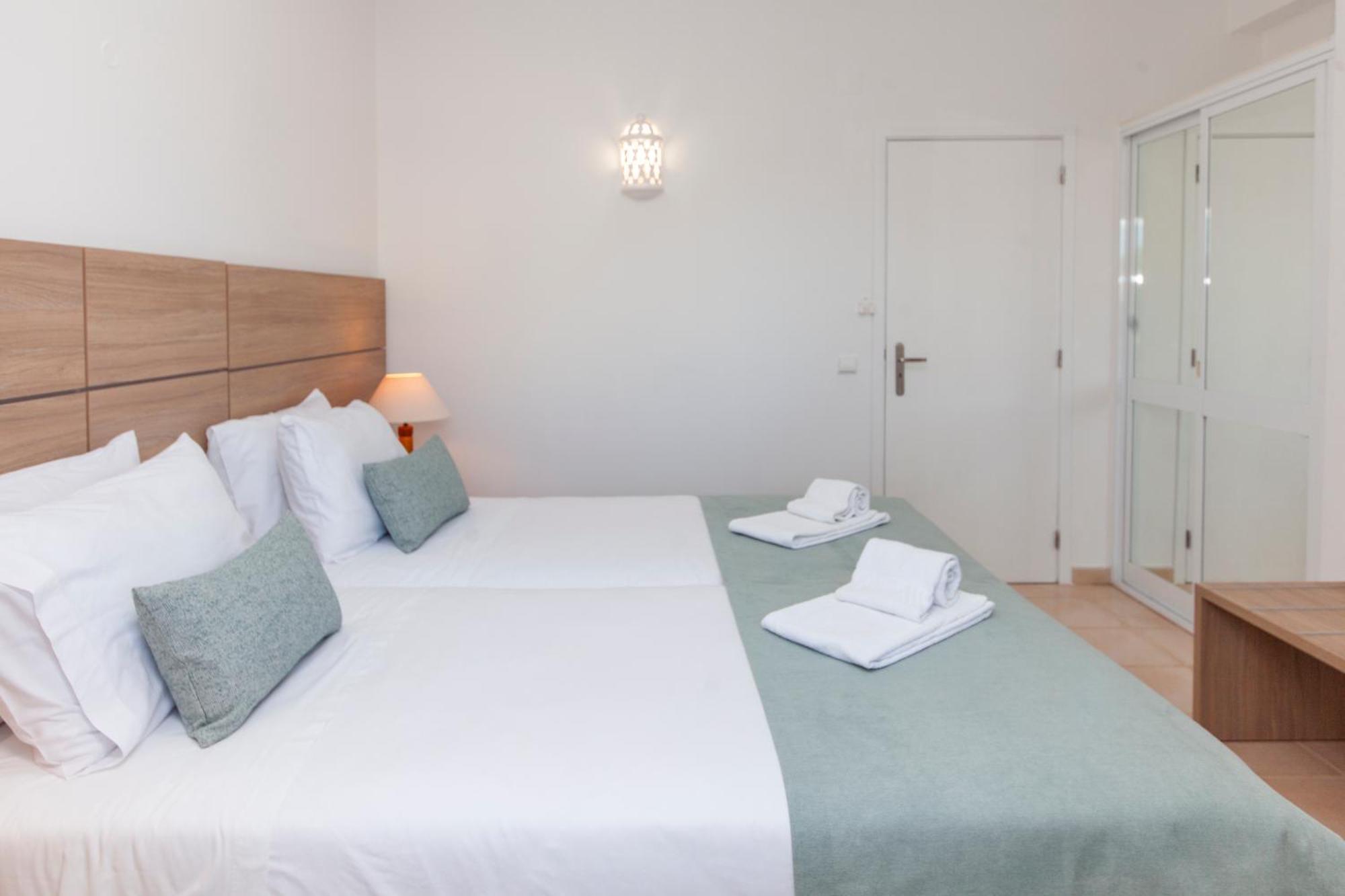 Atalaia Sol Aparthotel - Tennis & Heated Pool In Winter Lagos Bagian luar foto