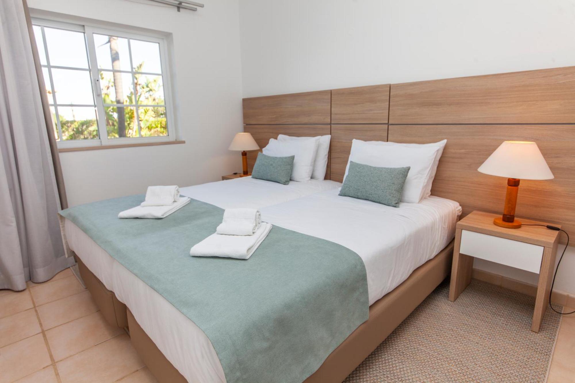 Atalaia Sol Aparthotel - Tennis & Heated Pool In Winter Lagos Bagian luar foto