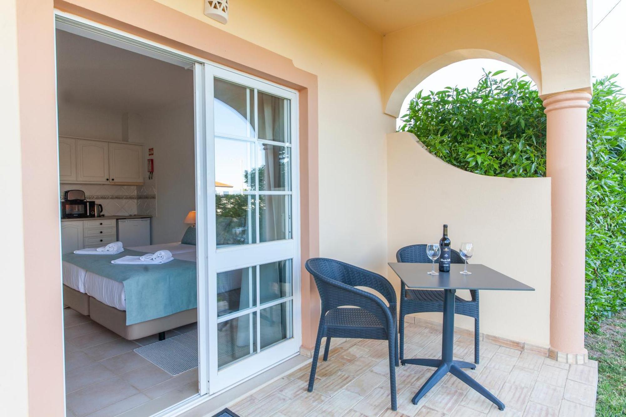 Atalaia Sol Aparthotel - Tennis & Heated Pool In Winter Lagos Bagian luar foto