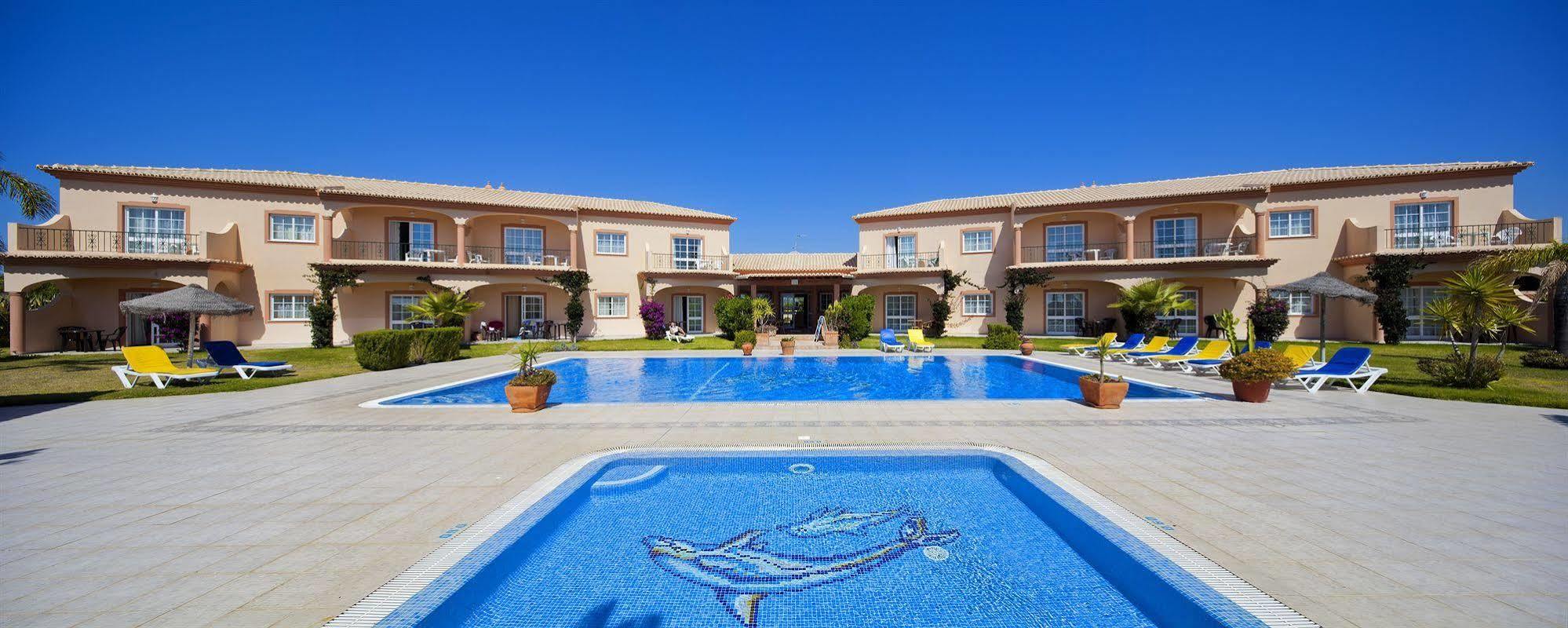 Atalaia Sol Aparthotel - Tennis & Heated Pool In Winter Lagos Bagian luar foto